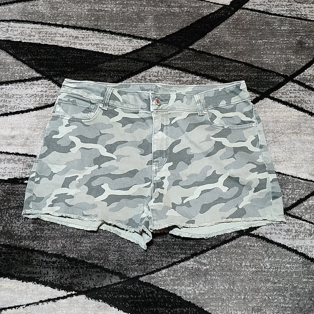 MAURICES HIGH-RISE CAMO RAW-EDGE DENIM JEAN SHORTS